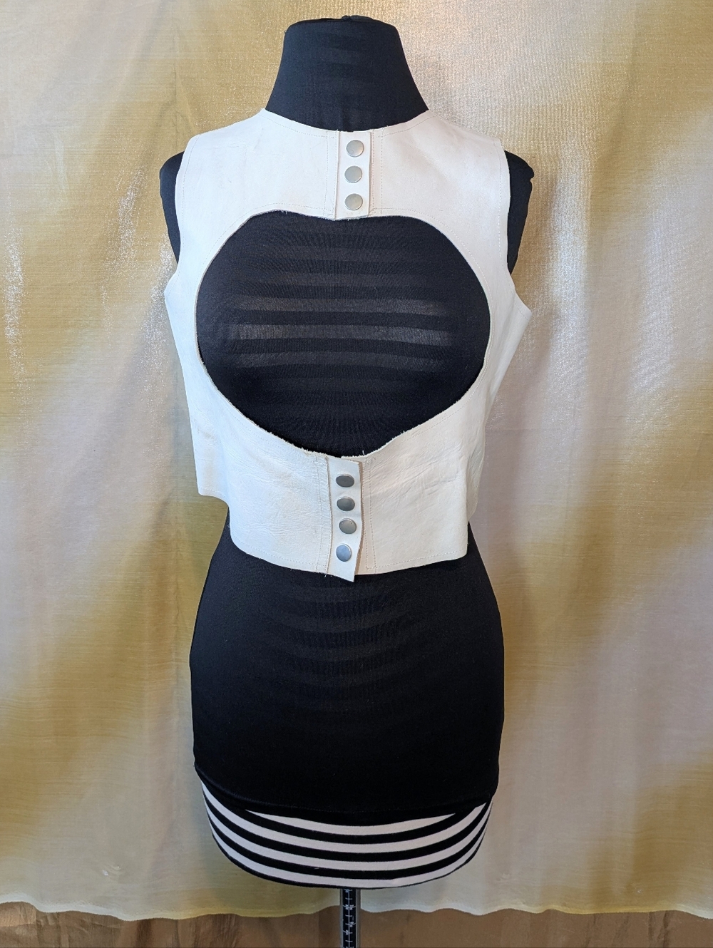 Chic White Leather Heart Cut-Out Crop Vest